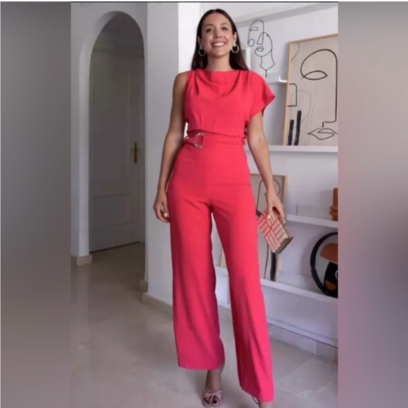 Zara Pants - ASYMMETRIC CREPE BUCKLE JUMPSUIT
RED / CORAL . SIZE M, L